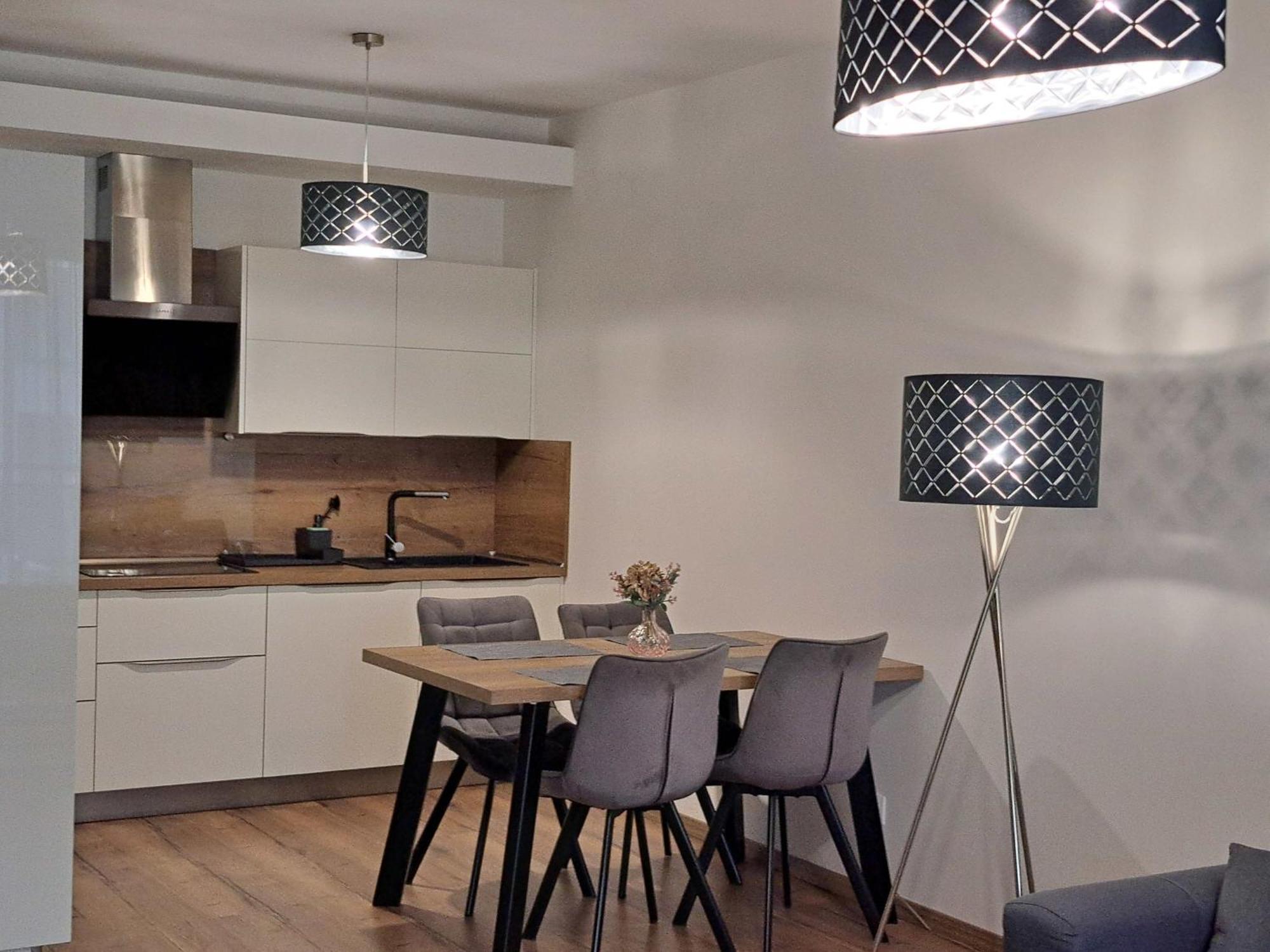 Taban Halifax Apartment - City Center & Free Parking Нитра Экстерьер фото