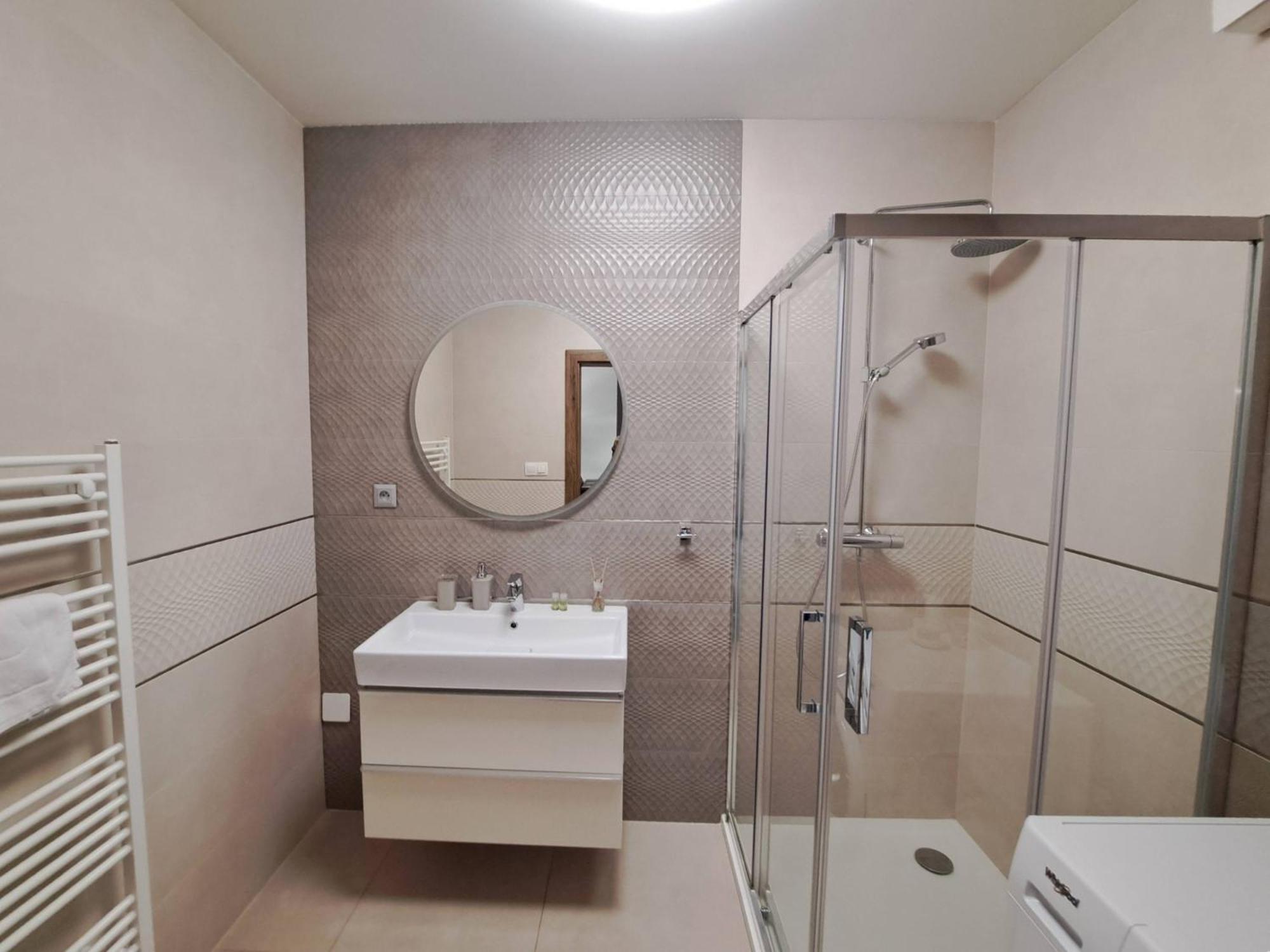 Taban Halifax Apartment - City Center & Free Parking Нитра Экстерьер фото